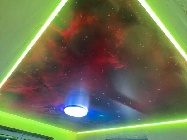 Круглое световое окно с фотопечатью на натяжном потолке – Фото 2